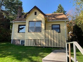 1105 Brainerd Ave in Duluth, MN - Building Photo