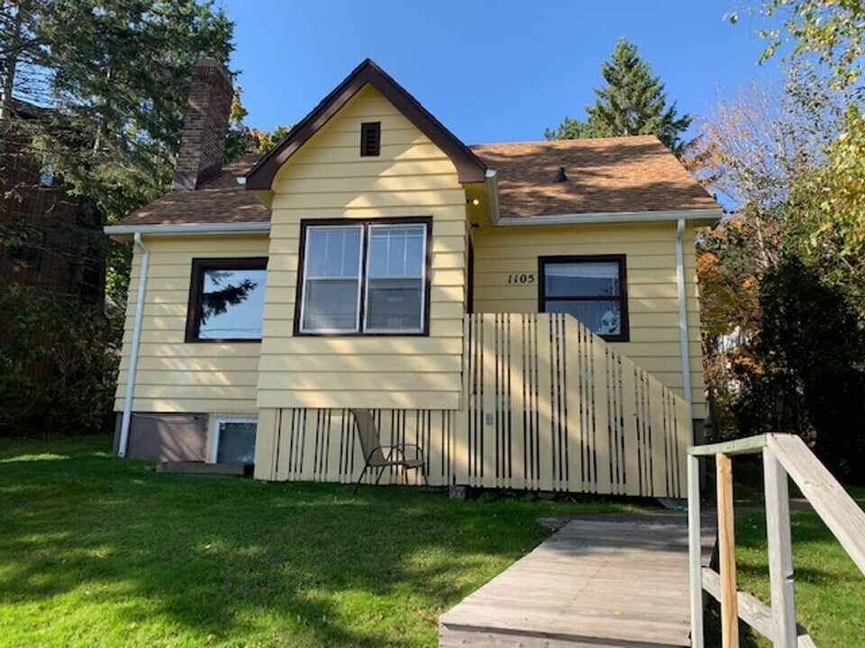 1105 Brainerd Ave in Duluth, MN - Building Photo