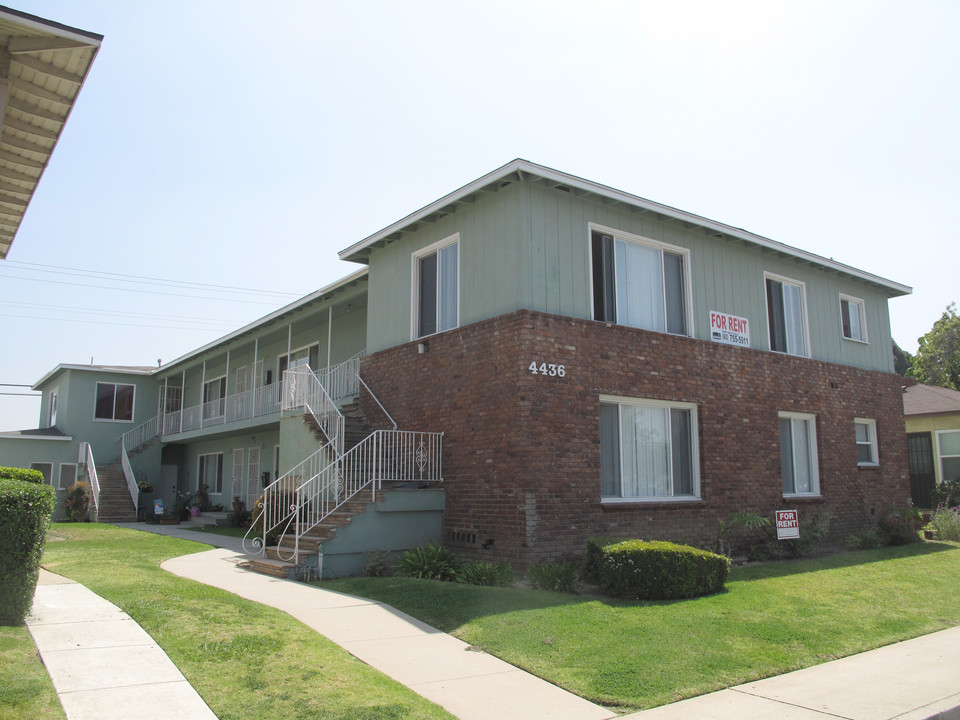 Lakewood Garden Apartments in Long Beach, CA - Building Photo