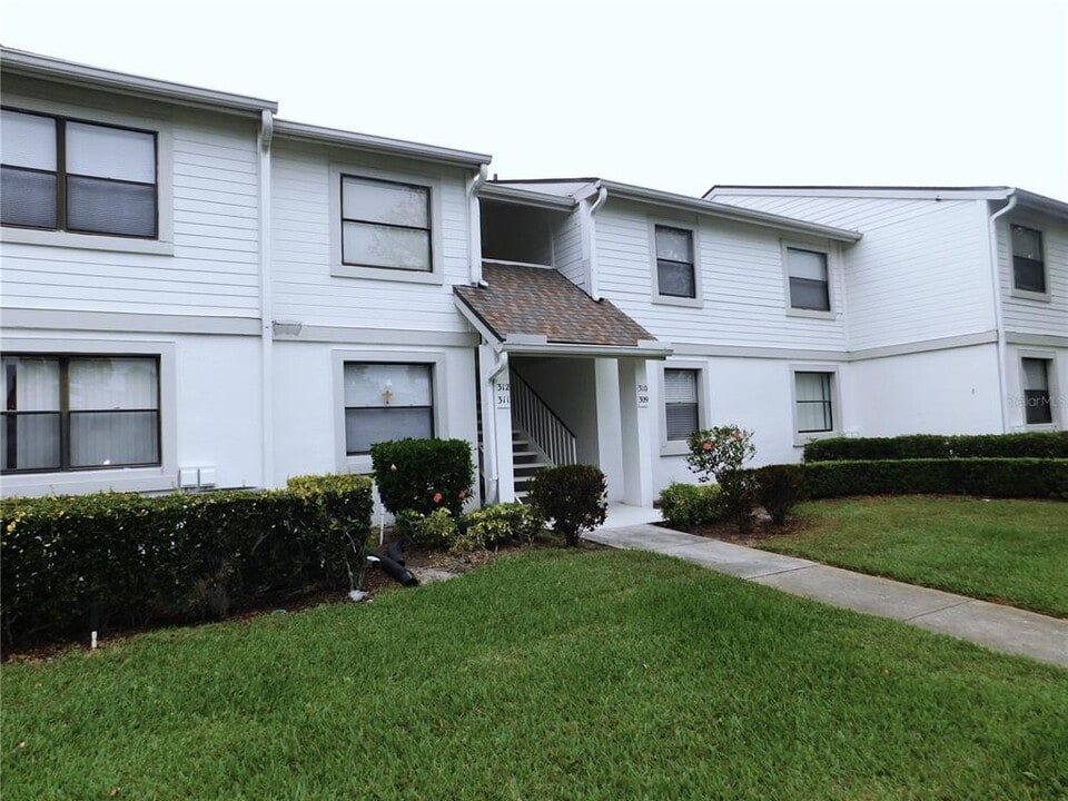 310 Windward Pl in Oldsmar, FL - Building Photo