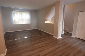 1136 N Claremont Dr in Palatine, IL - Building Photo - Building Photo
