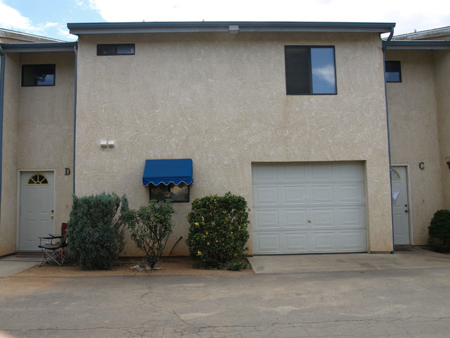 4825 N Robert Rd in Prescott Valley, AZ - Foto de edificio - Building Photo