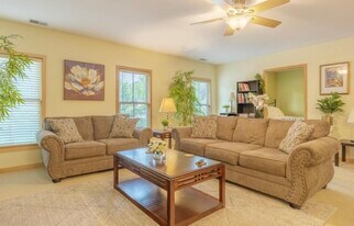 98 W Center St in Douglas, MI - Building Photo