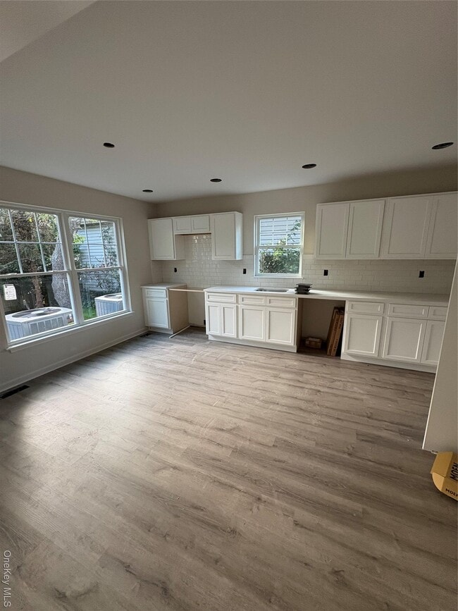 5 Cooper Ave in Huntington Station, NY - Building Photo - Building Photo