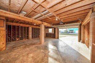 129 Tarpon St in Hitchcock, TX - Building Photo