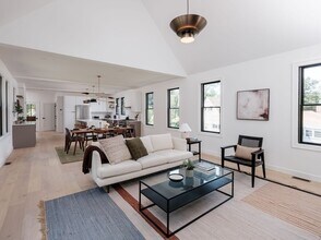 8 Elizabeth Ln in Hingham, MA - Building Photo - Building Photo