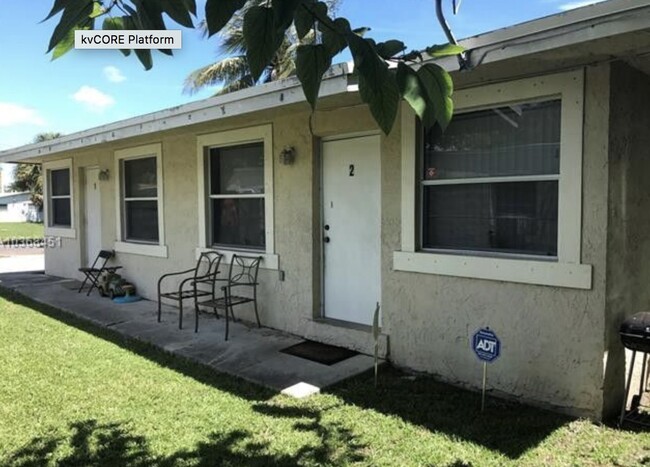 713 SW 3rd Pl in Dania Beach, FL - Building Photo - Building Photo