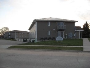 Badgerland Apartments in Janesville, WI - Building Photo - Building Photo