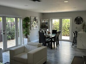 9960 NW 51st Ln in Doral, FL - Building Photo - Building Photo