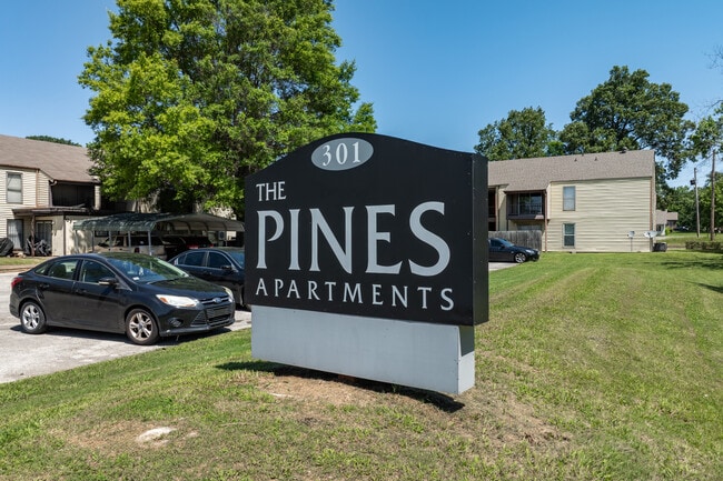 Pines Apartments in Jonesboro, AR - Building Photo - Building Photo
