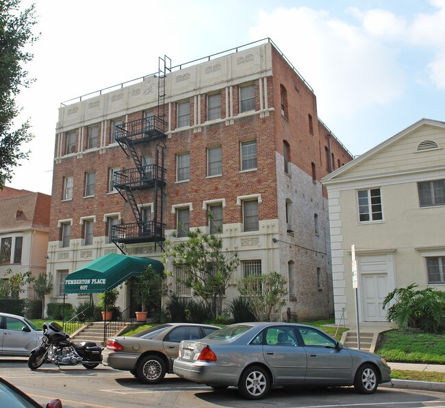 Pemberton Place in Los Angeles, CA - Foto de edificio - Building Photo