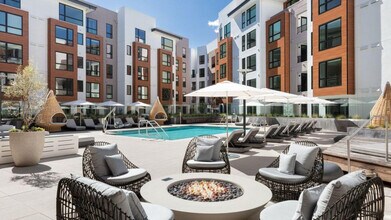 100 Aspen Way in Mountain View, CA - Building Photo - Building Photo