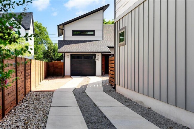 409 W 55th 1/2 St in Austin, TX - Building Photo - Building Photo