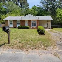 3102 Joye Cir in Spring Lake, NC - Building Photo