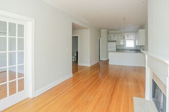 3852 N Southport Ave, Unit 2 in Chicago, IL - Building Photo - Building Photo