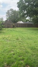 911 Tipton Rd in Irving, TX - Building Photo - Building Photo