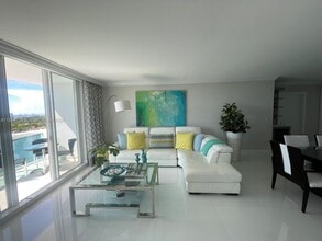5001 Collins Ave in Miami Beach, FL - Building Photo - Building Photo
