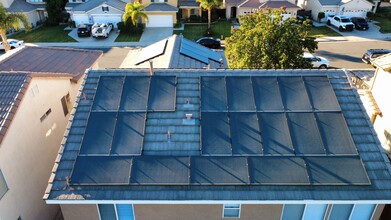 8842 Flintridge Ln in Corona, CA - Foto de edificio - Building Photo