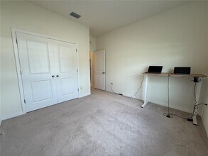 7383 Steer Blade Dr in Zephyrhills, FL - Building Photo - Building Photo