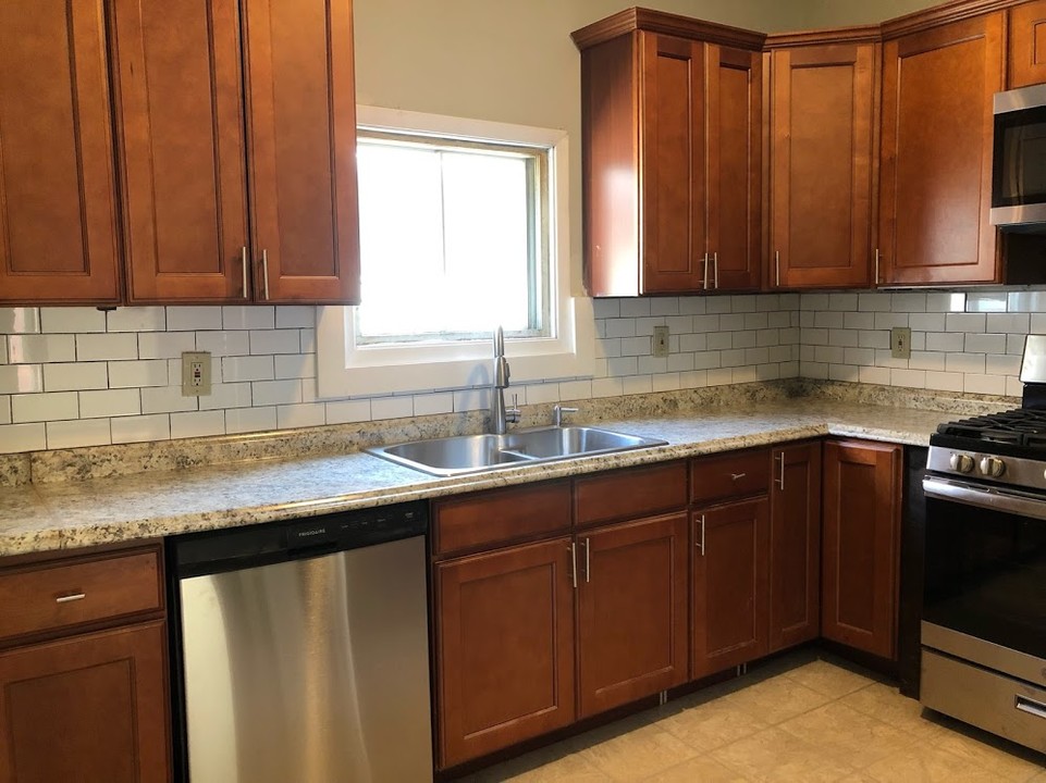 232 W Delavan Ave in Buffalo, NY - Building Photo