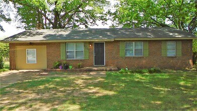 206 Larkwood Dr SW in Decatur, AL - Building Photo - Building Photo