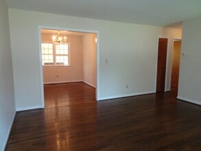 21 Harris Landing Rd in Hampton, VA - Building Photo - Building Photo