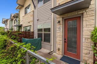 7805 Cooper Ln in Austin, TX - Building Photo