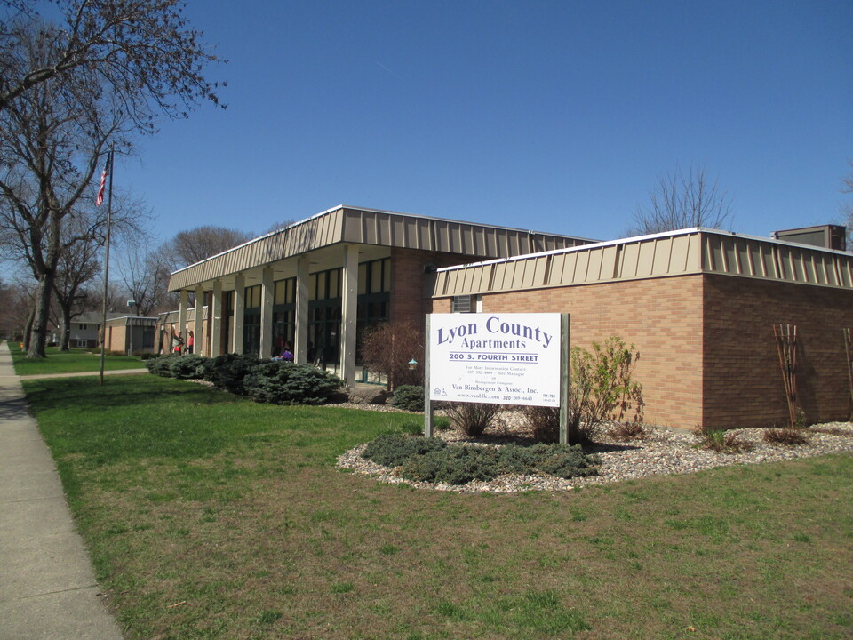 Lyon County Apartments in Marshall, MN - Foto de edificio