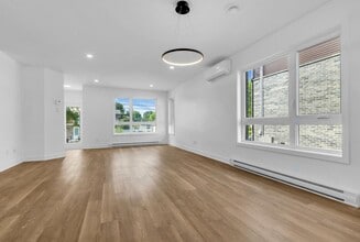 2019 Rue Sainte-Hélène in Longueuil, QC - Building Photo - Building Photo