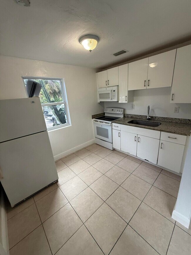 916 4th St in West Palm Beach, FL - Building Photo - Building Photo