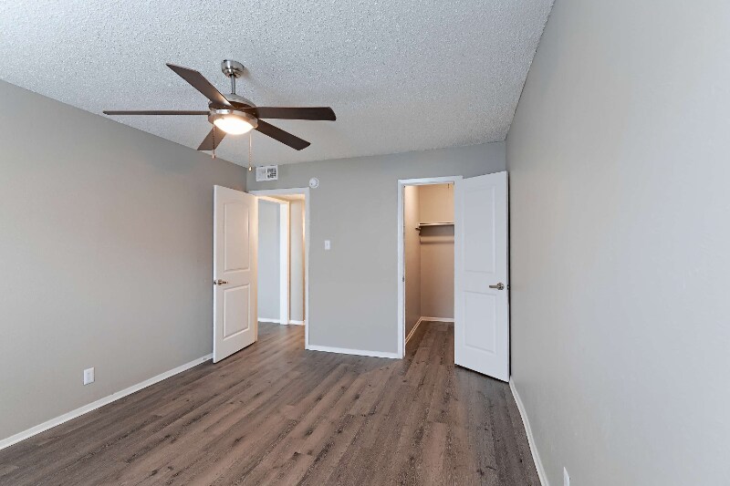 531 Bedford Rd in Bedford, TX - Building Photo