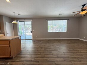 9536 Sunshade Ct in Las Vegas, NV - Foto de edificio - Building Photo