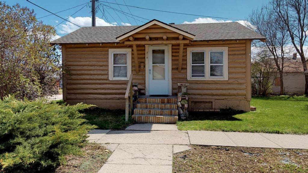 315 E 19th Ave in Torrington, WY - Building Photo