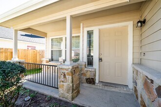 930 Lancaster Lake Dr in Houston, TX - Building Photo - Building Photo