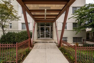 1501 27th St SE in Washington, DC - Foto de edificio - Building Photo