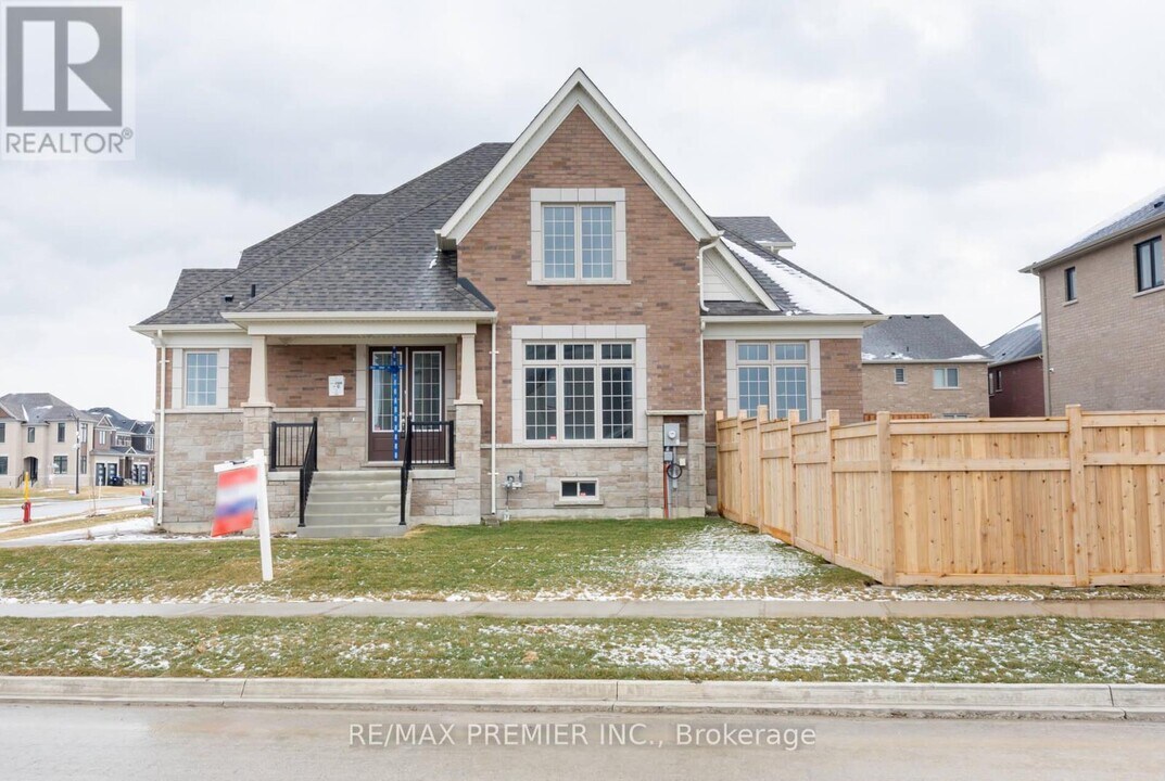2 Mayapple St in Adjala-Tosorontio, ON - Building Photo