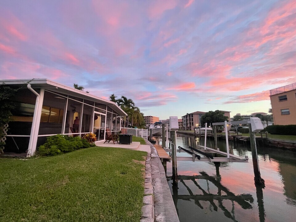 220 115th Ave in Treasure Island, FL - Building Photo