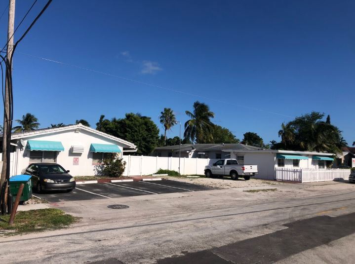 2225 N 19th Ave in Hollywood, FL - Building Photo