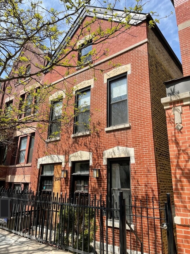 property at 2048 W Webster Ave