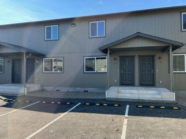 610 Main St in Phoenix, OR - Building Photo - Building Photo