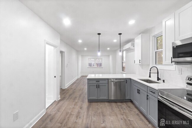 427 Benner St in Highland Park, NJ - Building Photo - Building Photo