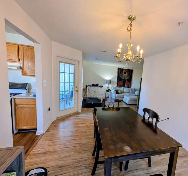 9810 Leatherfern Ter, Unit 203 in Montgomery Village, MD - Building Photo - Building Photo