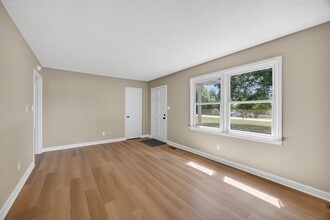 235 Lakecrest Rd in Eden, NC - Building Photo - Building Photo