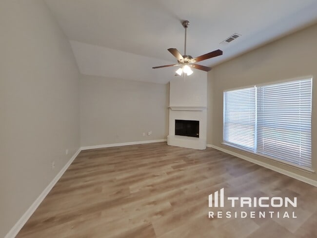 1106 Castleman Dr in Cedar Hill, TX - Building Photo - Building Photo