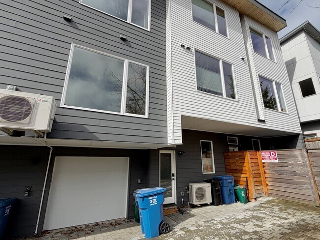 6308 26th Ave NW in Seattle, WA - Building Photo - Building Photo