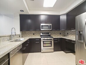 520 S Kingsley Dr-Unit -203 in Los Angeles, CA - Building Photo - Building Photo