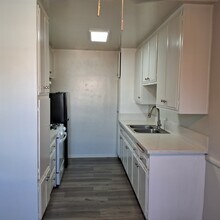 4475 Rosewood Ave in Los Angeles, CA - Building Photo - Building Photo