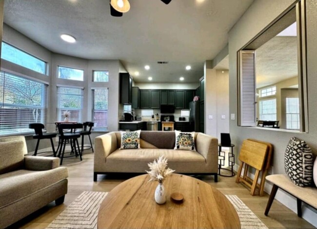 9327 Trenholm Dr in Elk Grove, CA - Building Photo - Building Photo