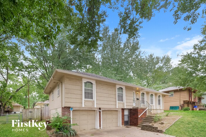 11901 E 56th Terrace in Kansas City, MO - Building Photo