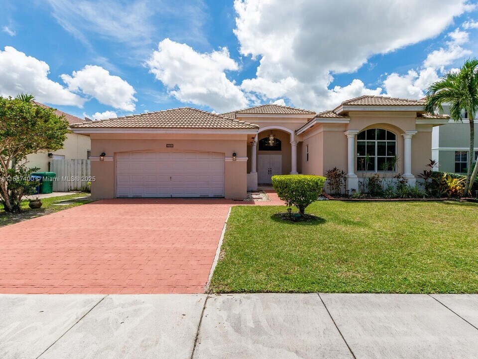 16230 SW 36th St in Miramar, FL - Building Photo